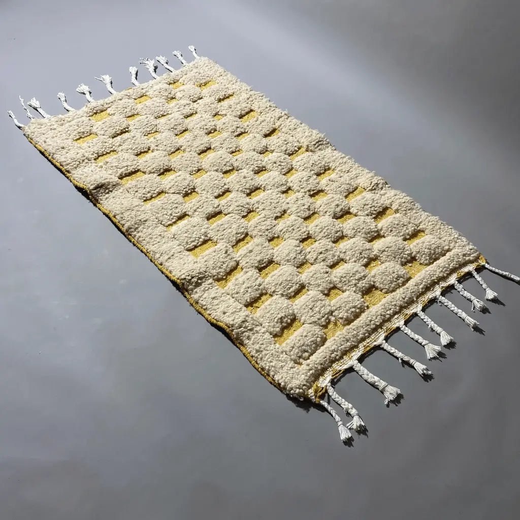 Petit tapis en laine naturelle Beni Ouarain coloré – tissage artisanal marocain