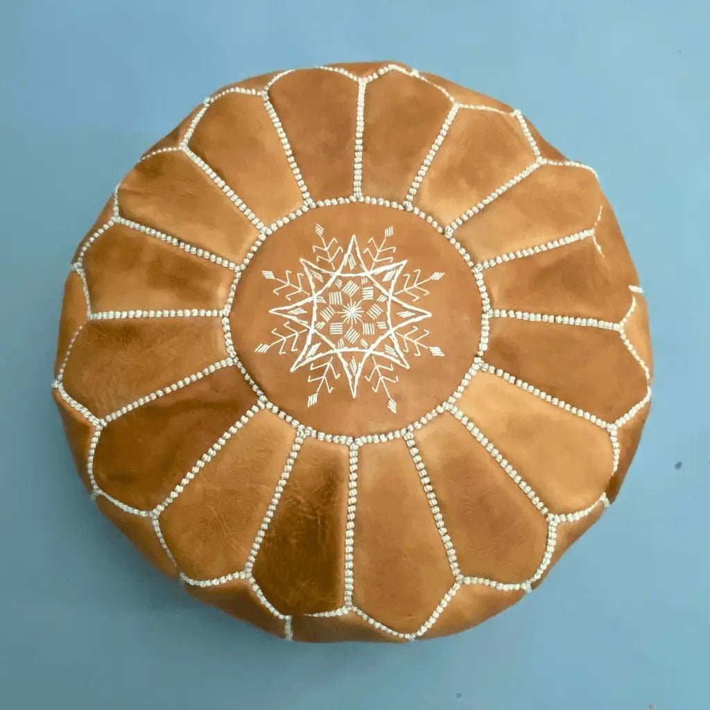 Dos du pouf marocain en cuir véritable avec fermeture éclair – fabrication artisanale Decoecoart