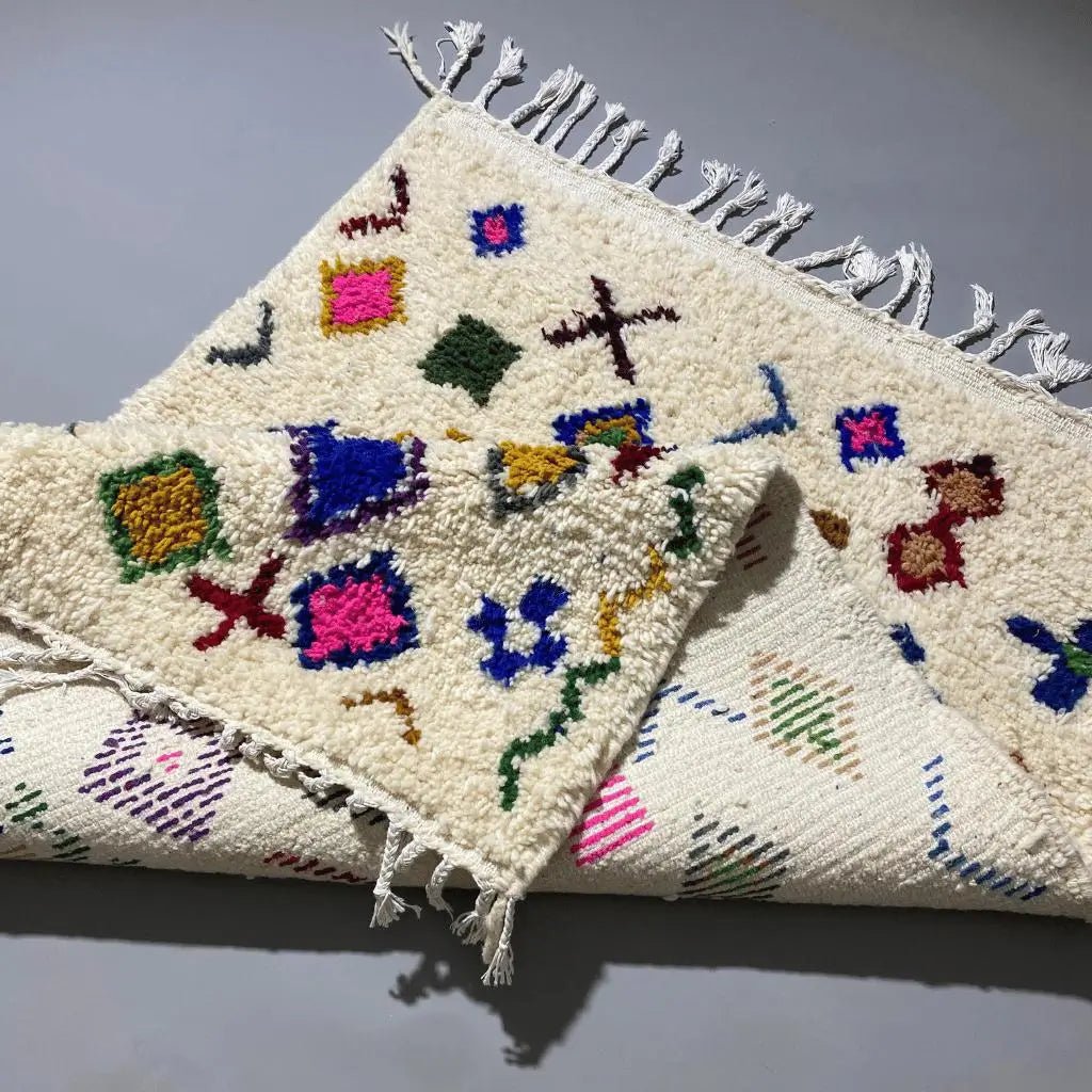 Tapis berbère azilal en laine – 160×109 cm, multicolore