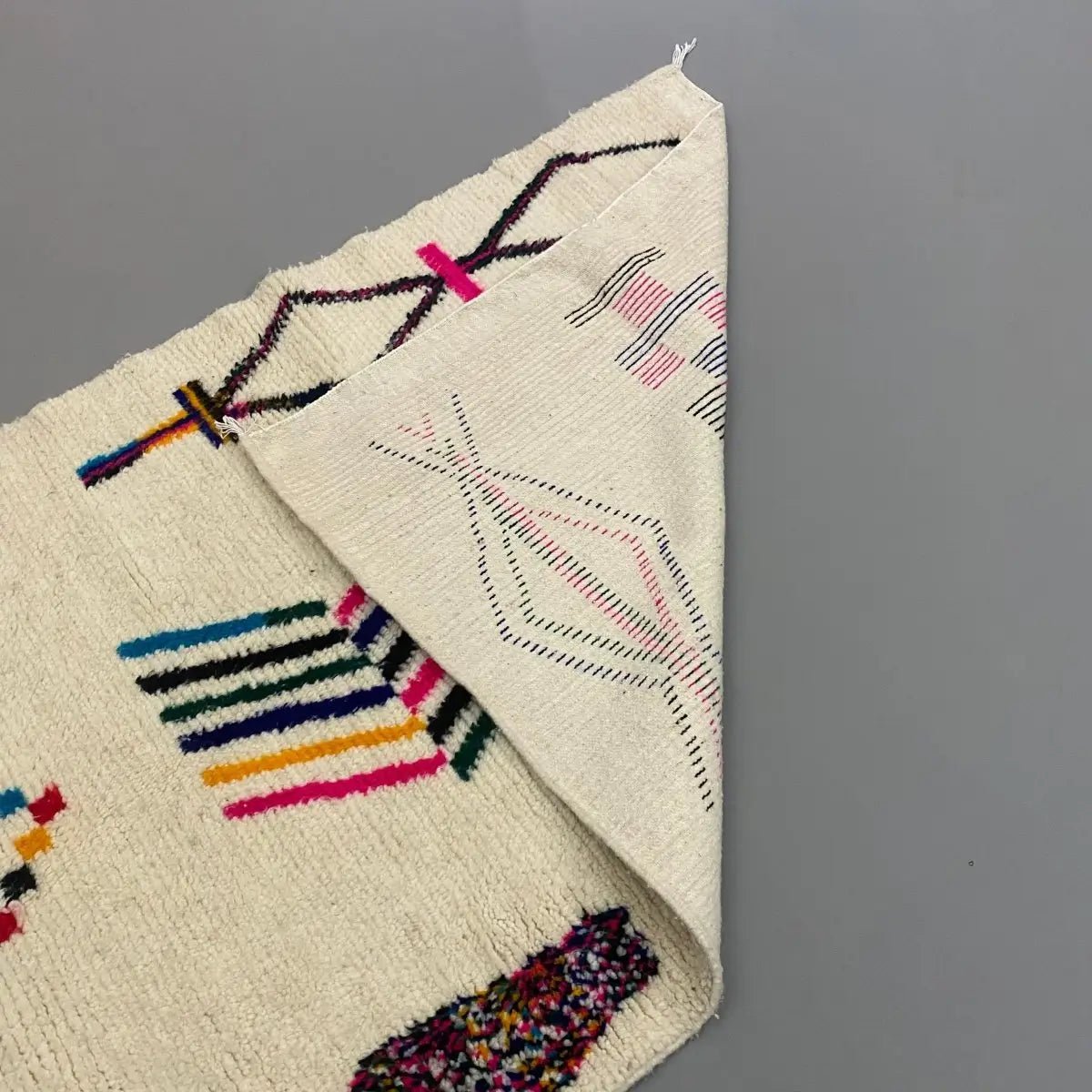 tapis berbère coloré en laine naturale fait main au maroc