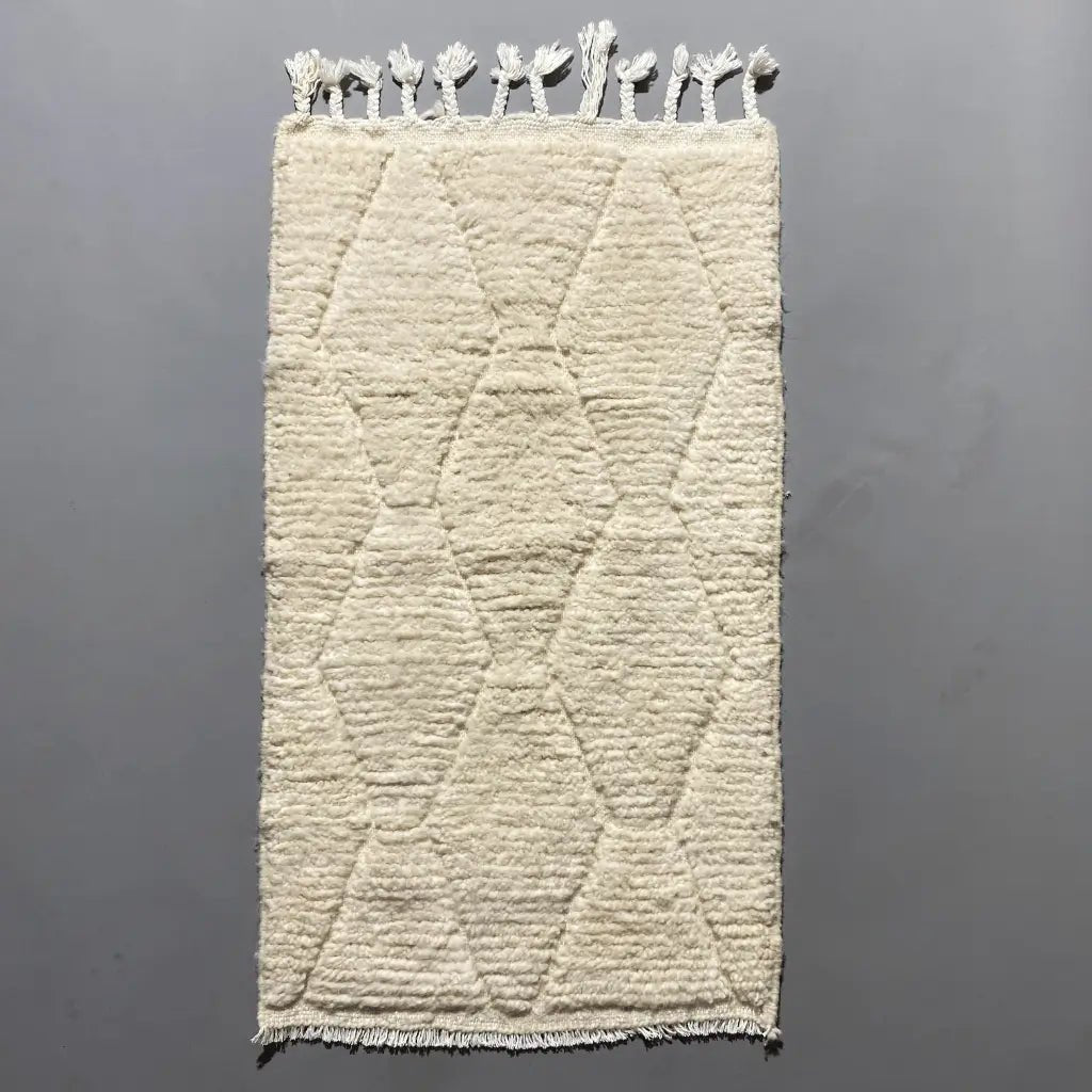 Petit Tapis artisanal blanc, artisanal 98×58 cm en laine 100 %.