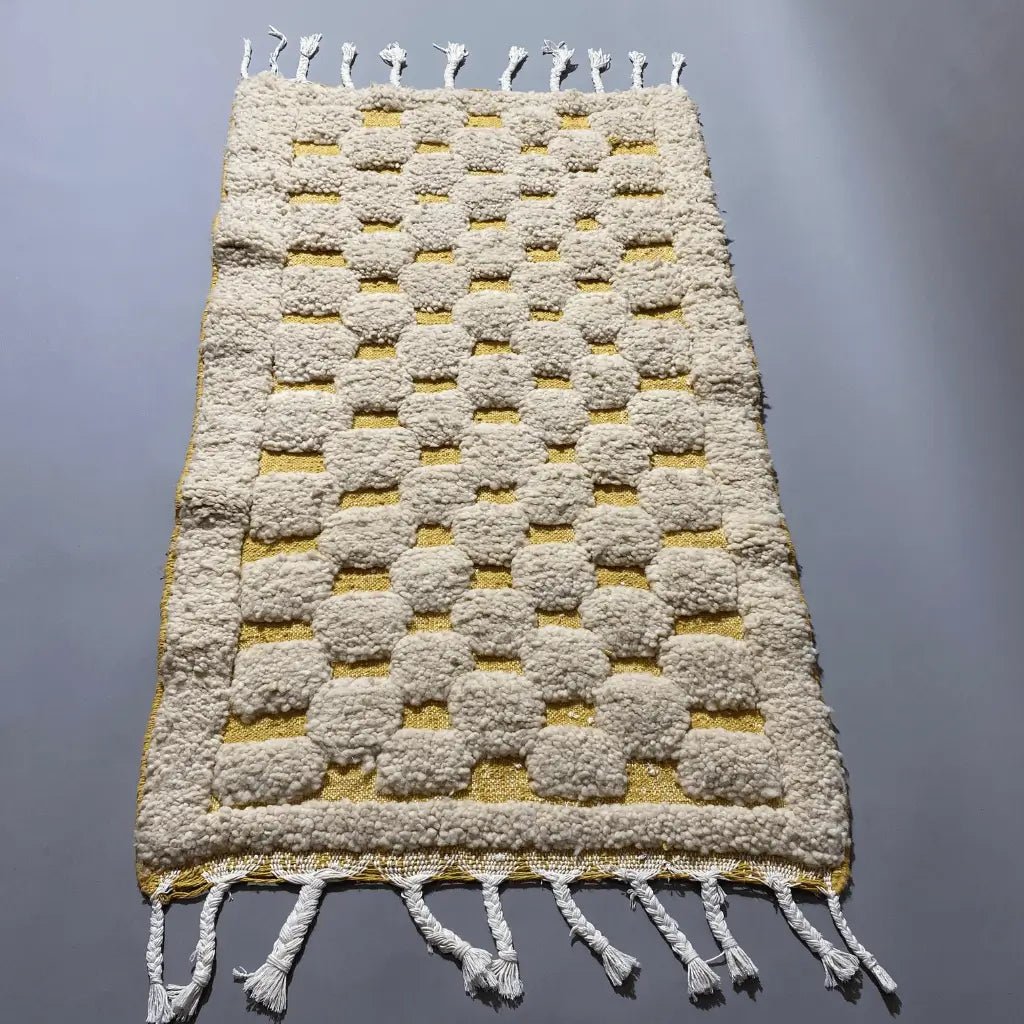 Petit tapis Beni Ouarain en laine naturelle 137×78 cm – vue complète