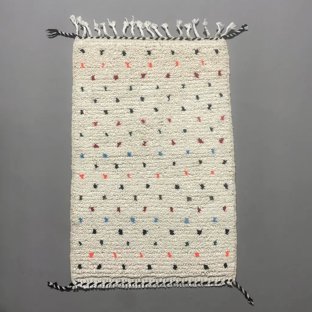 Petit tapis berbère coloré Beni Ouarain 96×64 cm, laine naturelle, motifs traditionnels, fait main.