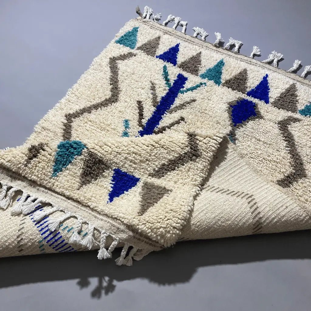 Tapis Azilal berbère moyen en laine naturelle 164x107 cm – style authentique et chaleureux, fait main