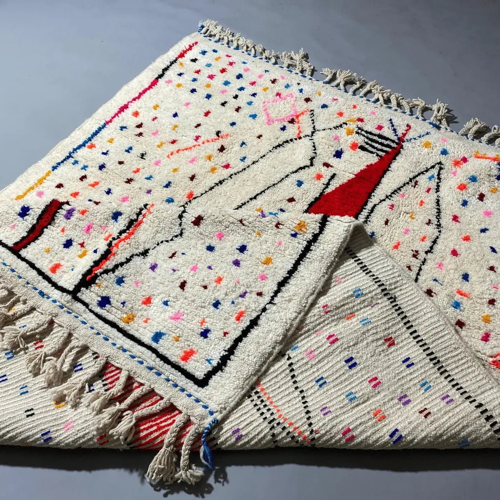 Verso du tapis berbère Azilal fait main – tissage traditionnel marocain et trame colorée en laine