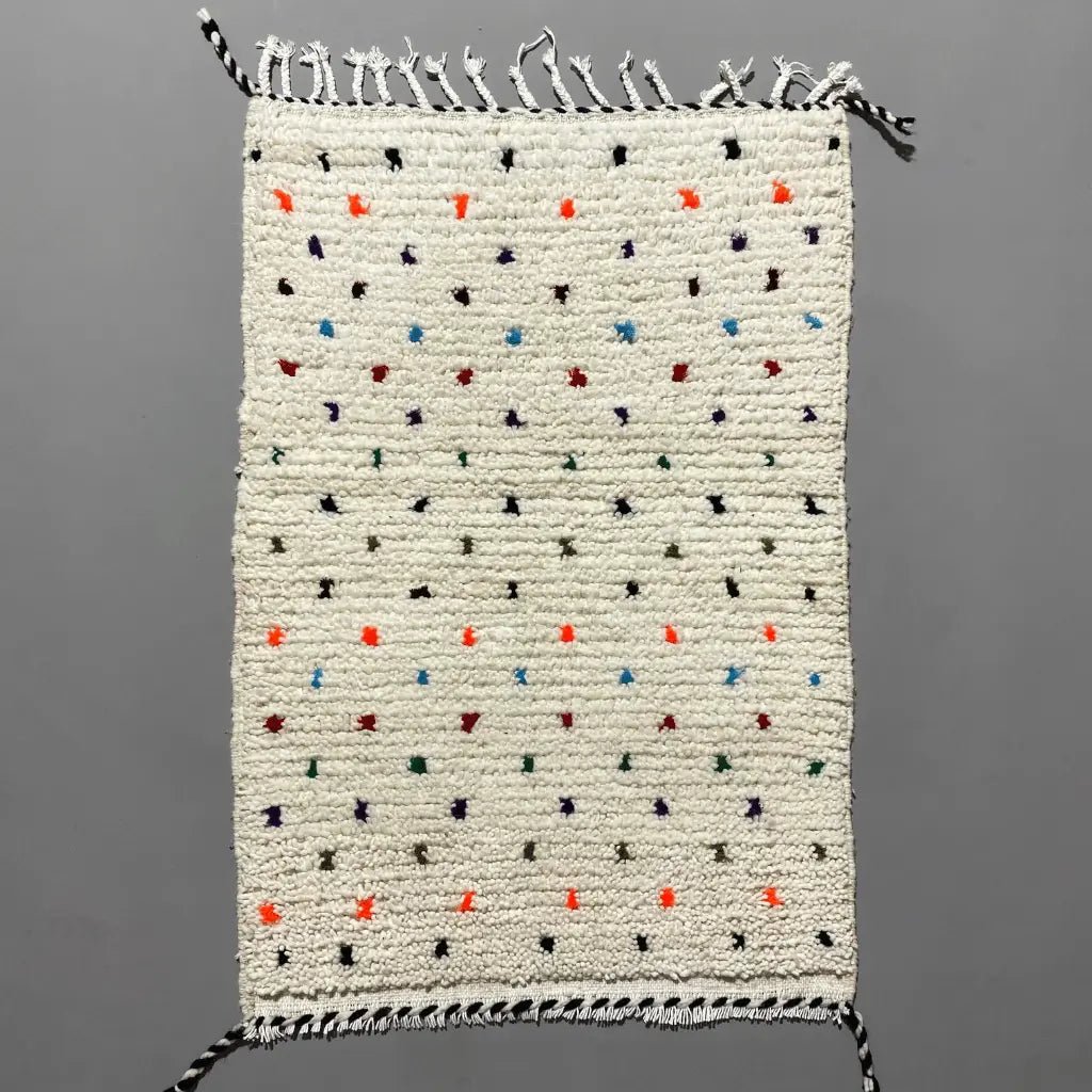 Petit tapis Beni Ouarain 96×65 cm en laine, motifs colorés, idéal descente de lit – tissé main.