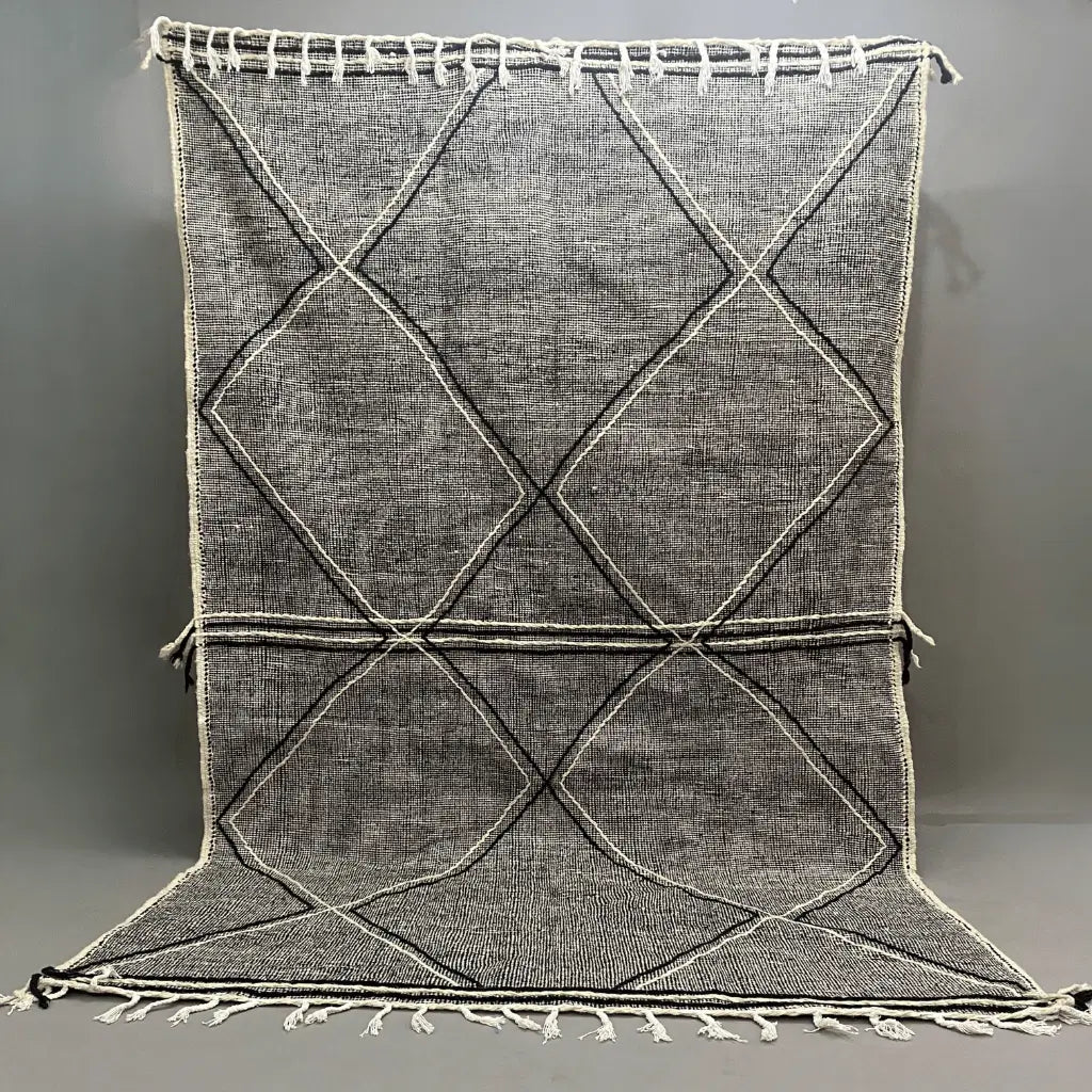 Tapis berbère Zanafi 305×190 cm en laine naturelle, tissé à la main au Maroc – Decoecoart.